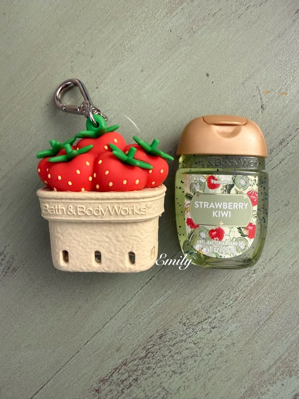 Bath & Body Works BERRY BASKET PocketBac Holder + Strawberry Kiwi Bundle Set